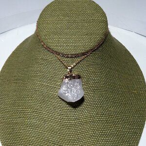 Women`s gold tone pink rock necklace.